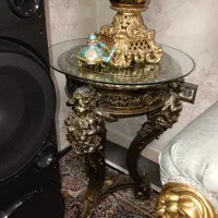 میزکنار سالنی