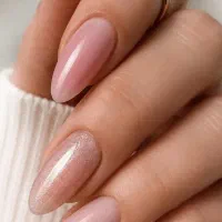 مدل برای کاشت ناخن. فقط هزینه متریال