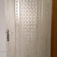 درب اتاقی یکسال استفاده شده