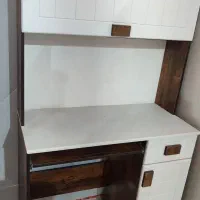 میز تحریر و ویترین