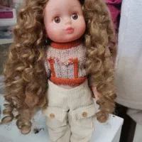 خانم عروسک مو فرفری