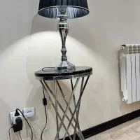 میز و آباژور در حد نو