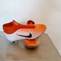استوک کفش میخی چمن