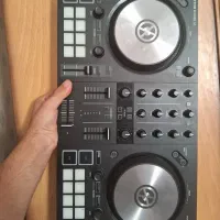 دستگاه دیجی Traktor S2 mk3 DJ