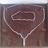 گردنبند و دستبند