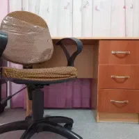 میز تحریر با صندلی چرخی