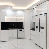 کابینت آشپزخانه هایگلاس براق با کاور یووی و تراس