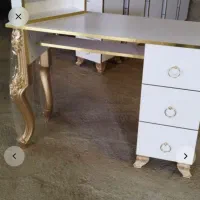میز ناخن و صندلی چرخشی