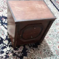 دراور چوبی کوچیک با ابعاد نیم متر در نیم متر