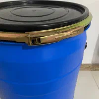 بشکه دارای درب با قفل فلزی