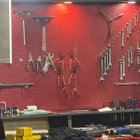 نیازمند تعمیرکار ماشین