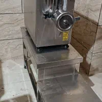 چرخ گوشت صنعتی امگا سایز ۳۲ و منقل کبابی