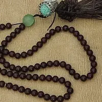 گارنت معدنی و زمرد