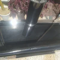 میز تلویزیون شیشه ای تمیز