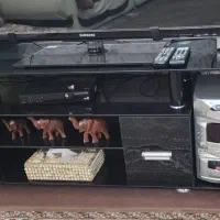 میز تلویزیون شیشه ای