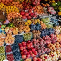 نیروی اقا برای کار در میوه فروشی