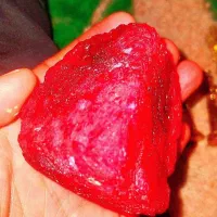 یاقوت قدیمی ۶۵۰ گرمی کهنه