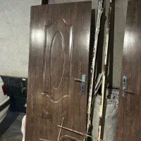 درب چوبی ورودی اپارتمان و چهارچوب چوبی