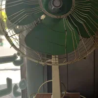 یک پنکه قدیمی موتور قدیمی ویک عدد تابلو ویک اینه