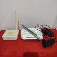 دو عدد مودم یکی سالم و دیگری نیاز به تعمیر دارد