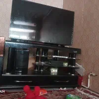 زیر تلویزیونی شیشه ای کارکرده و تمیز