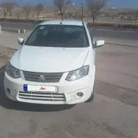 یک دستگاه خودرو سواری ساینا دوگانه دستی