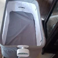 گهواره بچه همراه با آغوشی