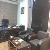 کارمند فروش.خانم وآقا