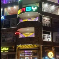 یک باب مغازه در مجتمع تجاری پدر سنگر