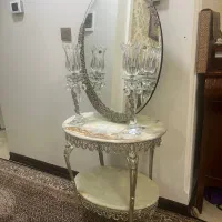 میز‌‌ و آینه و‌ شمعدان