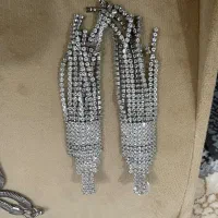 استند و گوشواره و گردنبند