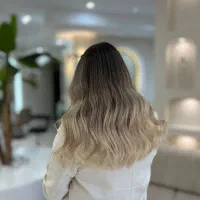 خدمات تخصصی رنگ و لایت در فضایی لوکس و حرفه‌ای