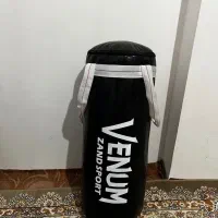 کیسه بوکس و دستکش