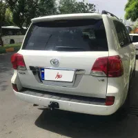 لندکروز مرتب با سقف جیرولوازم