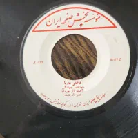 ۲۰۰ تا لامپ  رادیو برقی  و  ۵۰ عدد صفحه  گرام
