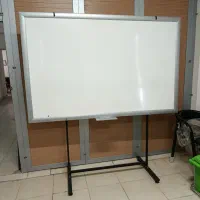 تخته وایت بورد کلاسیک با قاب چوبی