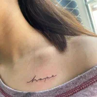مدل خدمات تتو بدن و ناخن (ژل)
