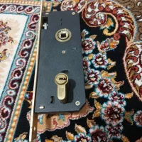 قفل در چوبی