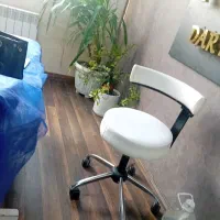 تعدادی لوازم آرایشگاه به فروش می رسد