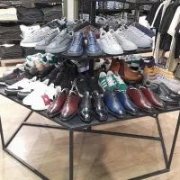 میز فلزی