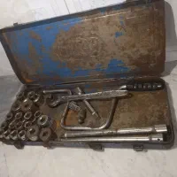 آچار بکی ، تخت ، رینگی
