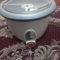 یه دست  سرویس اشپز خانه  و یک عدد پلو پز