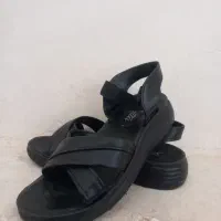 کفش اسپرت مانتو به علت جمع  کردن مغازه
