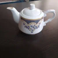 یک عدد قوری