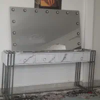 اینه ومیز میکاپ در حد نو