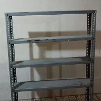 قفسه داخل انبار