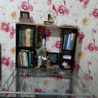 میز تحریر و ناهار خوری ،همراه با کتابخانه