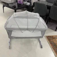 تخت کنار مادر نو