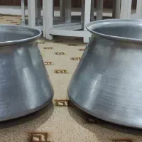 تعدادی ظروف روحی و مسی بزرگ