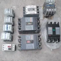 تعدادی کلید و کنتاکتور